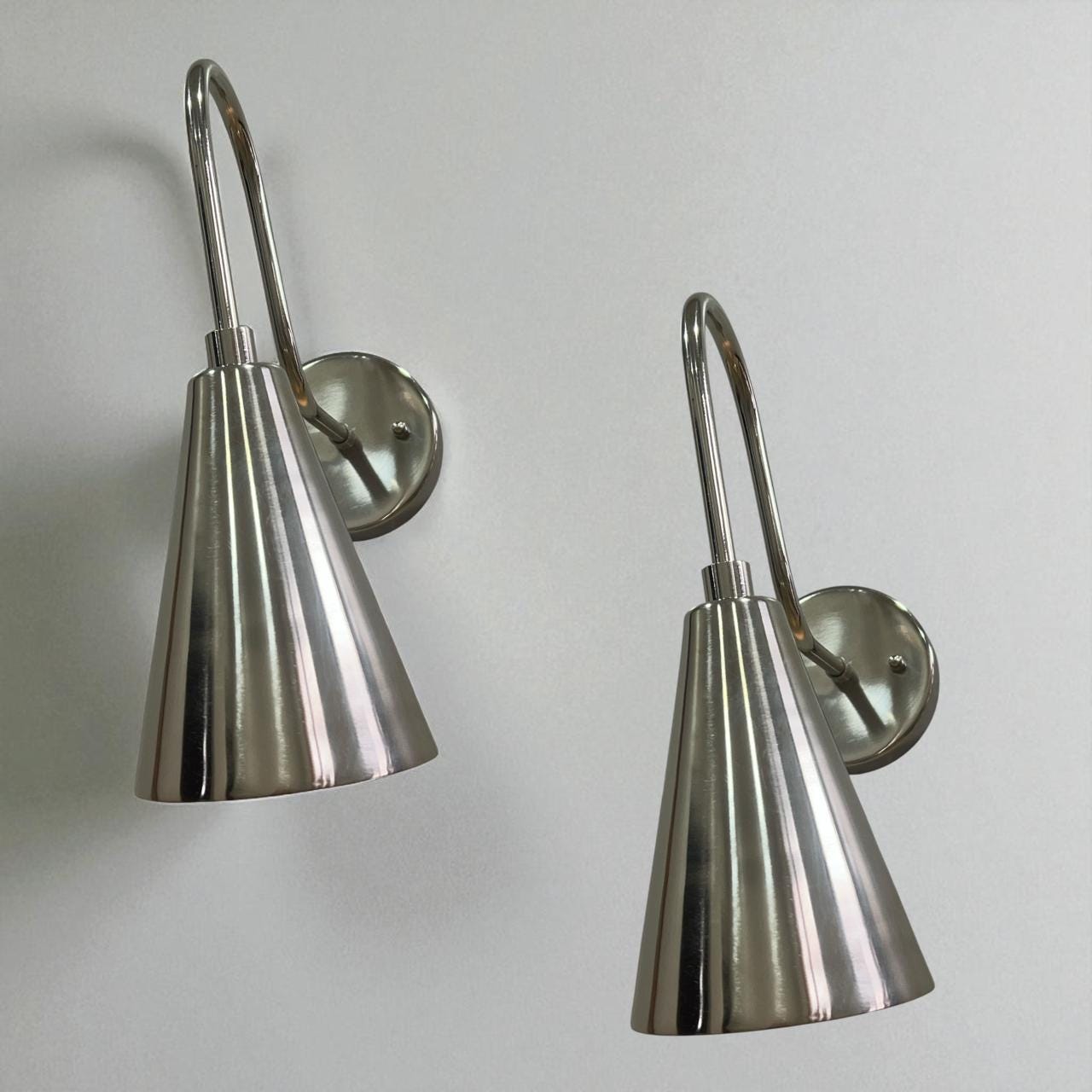 Mid-Century Modern Chrome Wall Sconce: Handmade 1-Light Fixture - Image 5