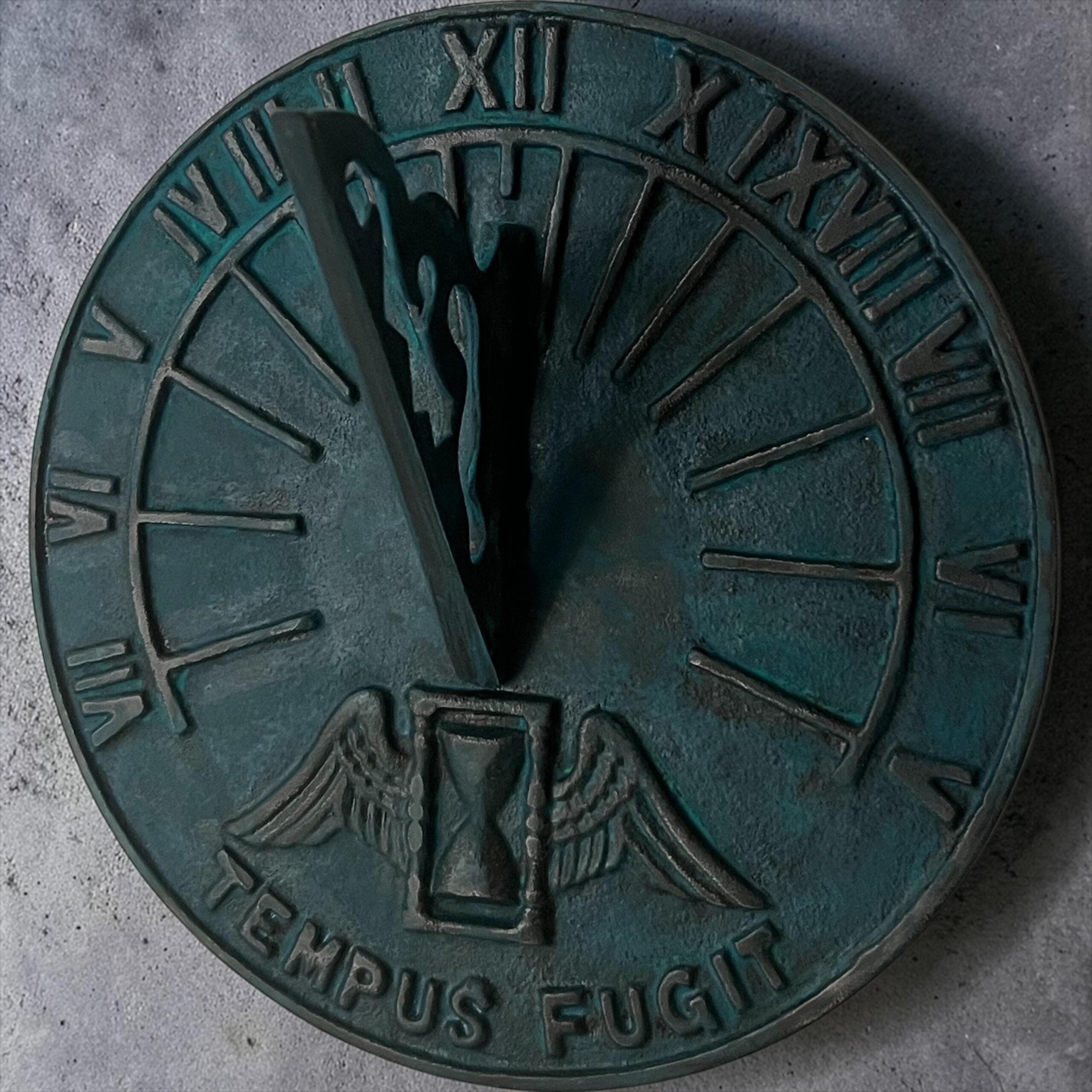 9 Inch Tempus Fugit Sundial, Aluminum Garden Decor, Classical Roman Reproduction - Image 8